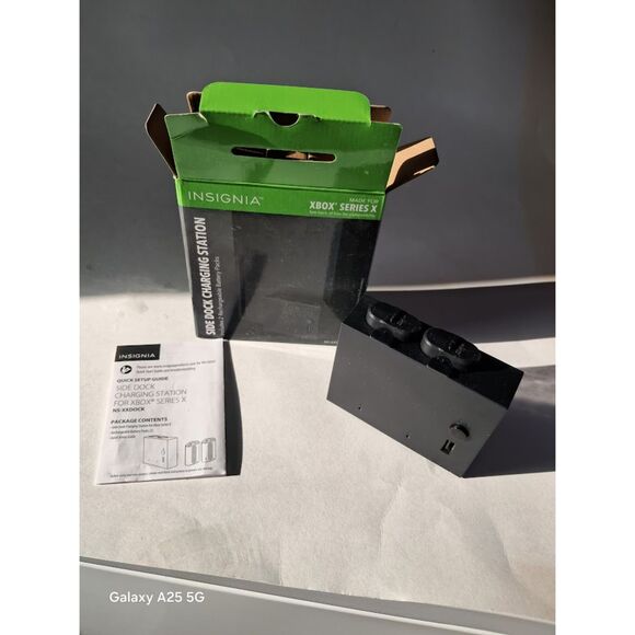 Insignia Side Dock Charging Station for XBox Series X New Never Used - Picture 1 of 9